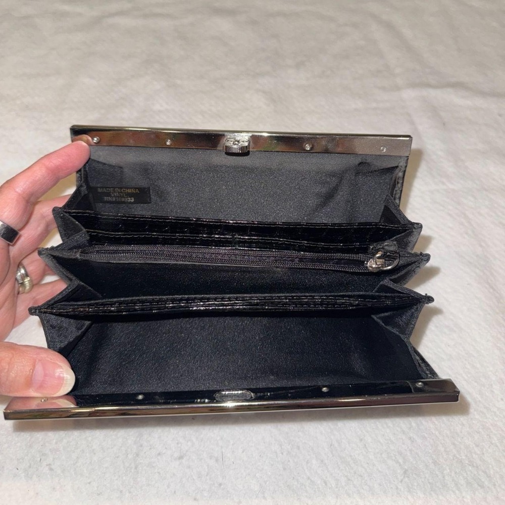 Black Crocodile‑Embossed Faux Leather Clutch Silver Toned Frame EUC - Picture 5 of 8